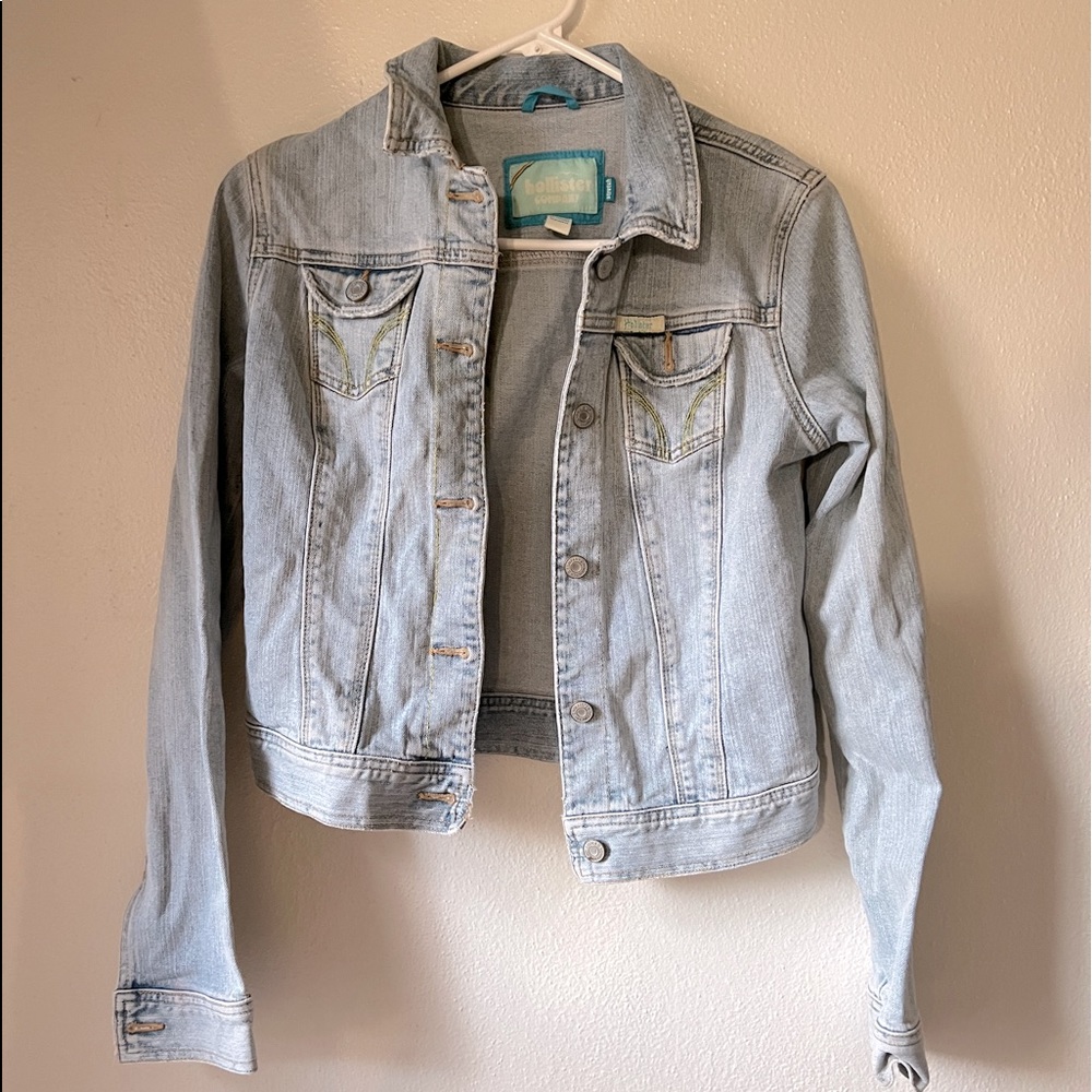 M, Hollister Jean jacket.  Love the longer arms on this jacket.